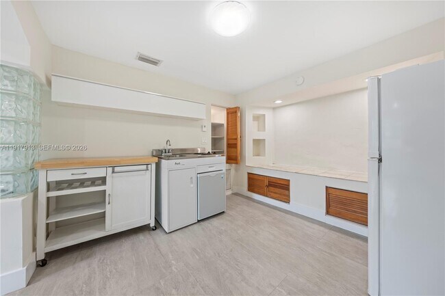 Building Photo - 161 SW 52nd Ct