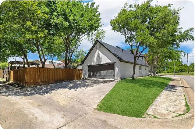 Building Photo - 9690 Fallbrook Dr