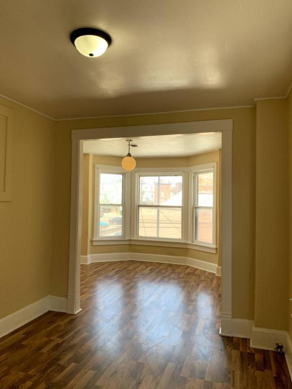 Building Photo - 204 1/2 Cedar St