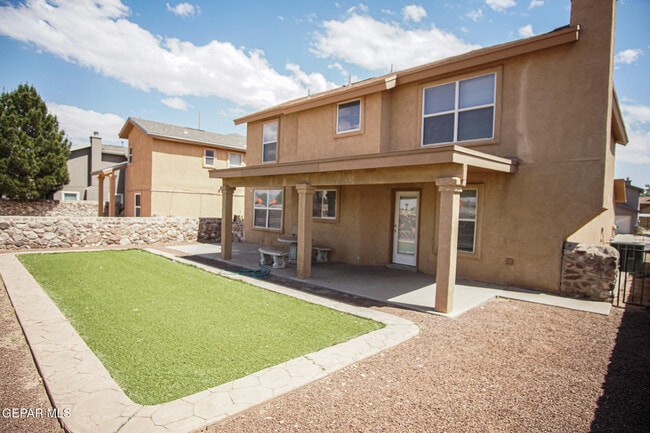 Building Photo - 817 Dakota River Ave