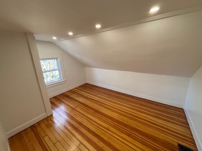 Building Photo - 240 Nahatan St