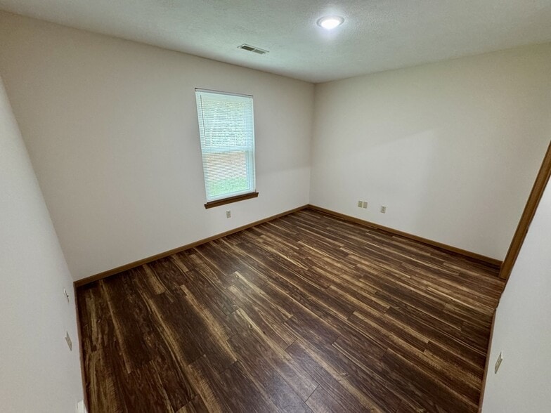 Building Photo - 426 Oakwood Ave