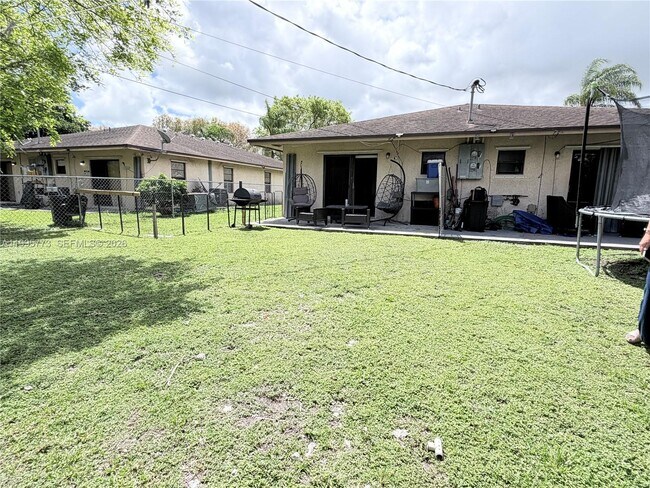 Building Photo - 954 NW 14th St