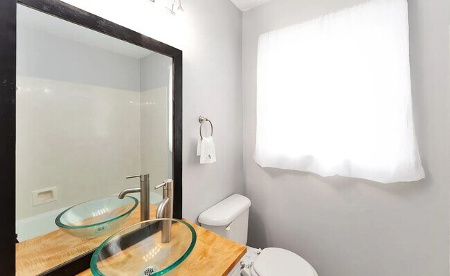 Building Photo - 143 Hopper Barker Rd