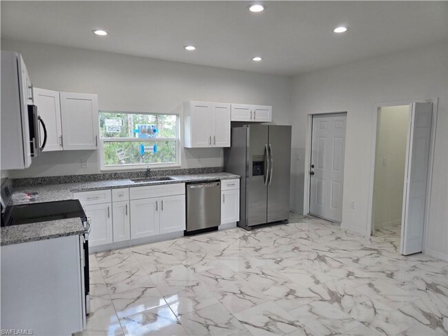 Building Photo - Brand New 3/2-MOVE IN READY-SEE IT TODAY!!