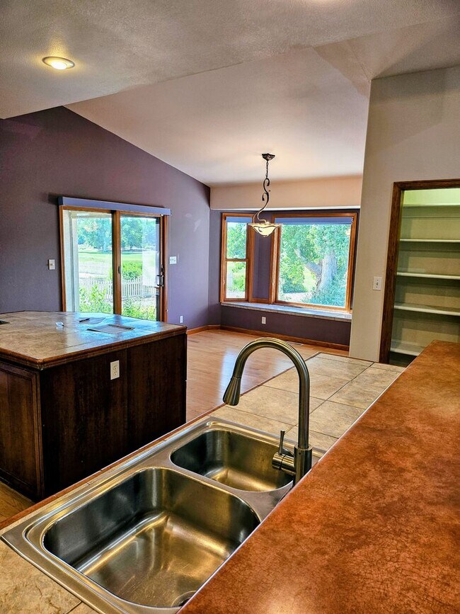 Building Photo - ALL PROSPECTIVE TENANTS MUST SUBMIT A $58 ...