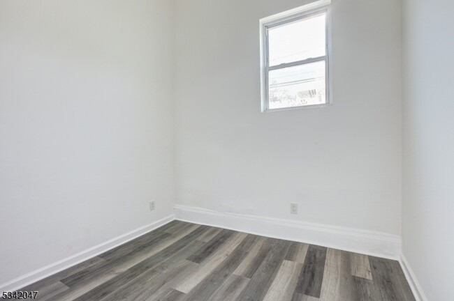 Building Photo - 108 Hilton Ave
