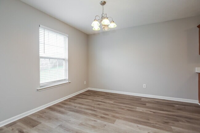 Building Photo - 105 Berele Shepsele Ln