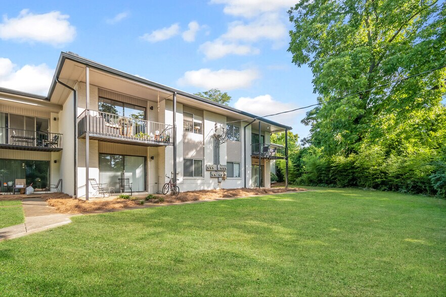 Building Photo - 1794 S Lumpkin St