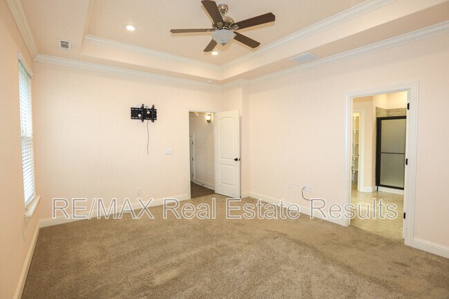 Building Photo - 2202 SW Tupelo Ave