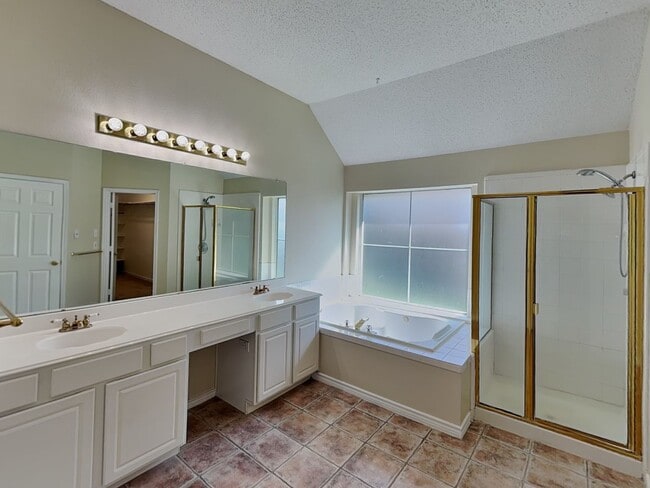 Building Photo - Move-In Special: $500 off the first full m...