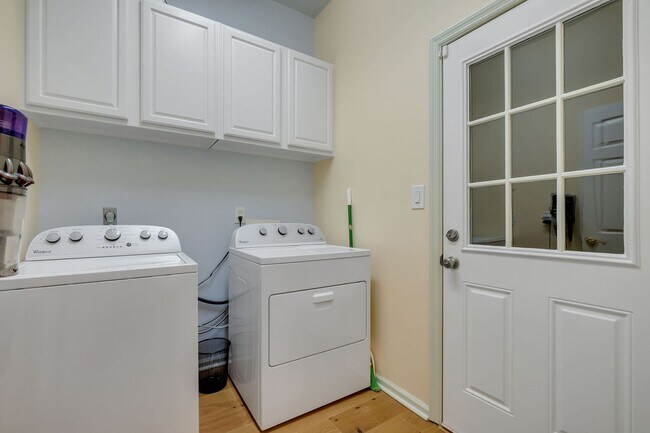 Building Photo - 3440 Jonathan Landing Dr