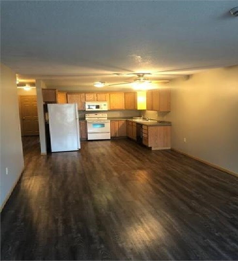 Building Photo - 1109 Evergreen Ln