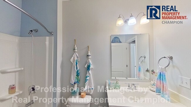 Building Photo - Spacious 4 BD/2 BA Home in Hawkeswater on the River