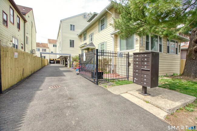 Building Photo - 15 Renwick St