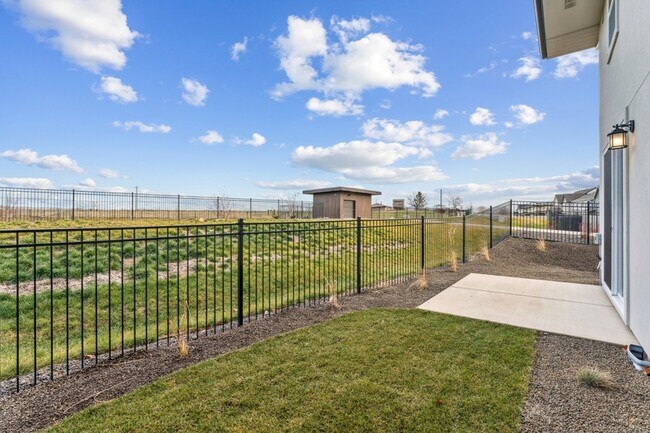 Building Photo - 8276 W Grey Alder Dr