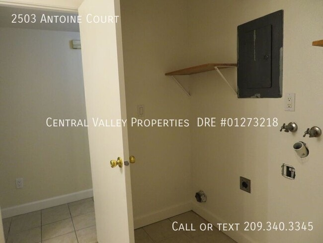 Building Photo - 2503 Antoine Ct