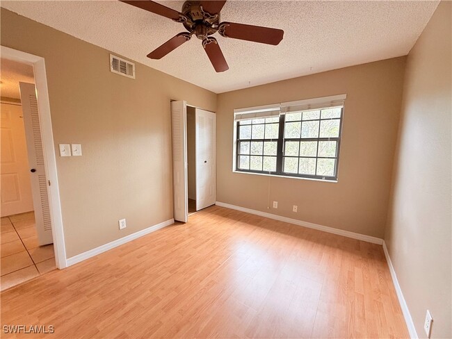Building Photo - Oaks IV - RR203