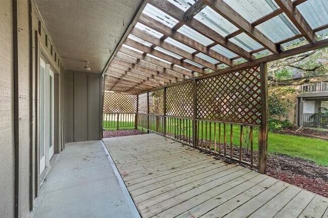 Building Photo - 18118 Lakeside Ln