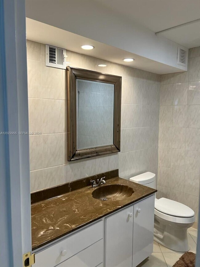 Building Photo - 2017 S Ocean Dr