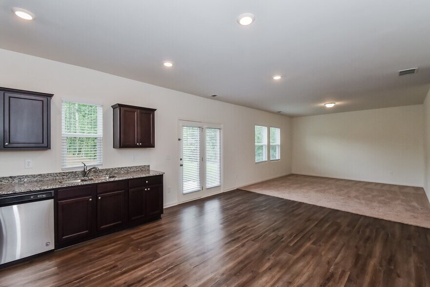 Building Photo - 44 Meriwether Ln