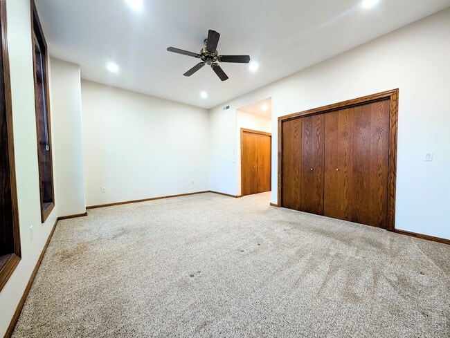 Building Photo - 700 Main St