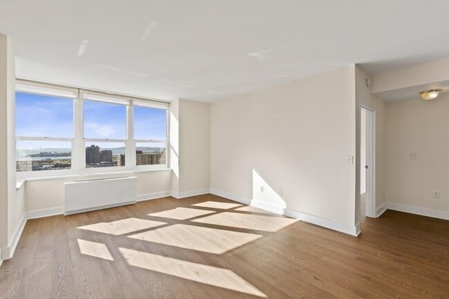 Building Photo - 88 Morgan St