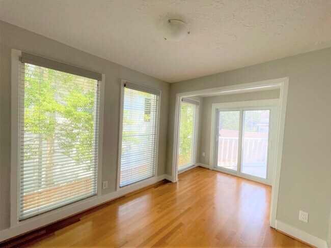 Building Photo - 3605 Plumb St