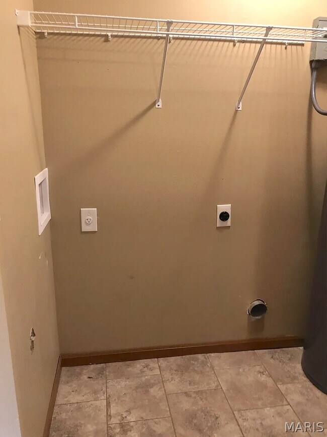 Building Photo - 2619 Sierra Dr