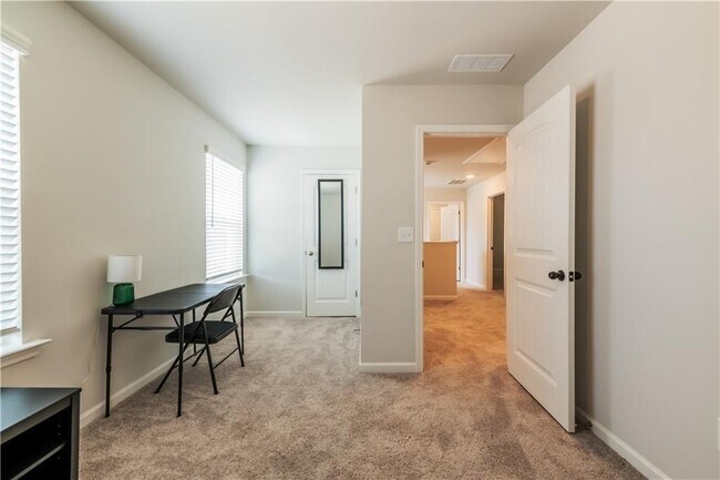 Building Photo - 4700 Blake Lp