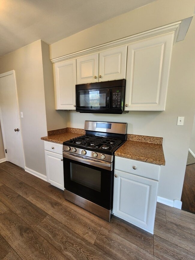Building Photo - Gorgeous 3 Bedroom Home For Rent in Garfie...