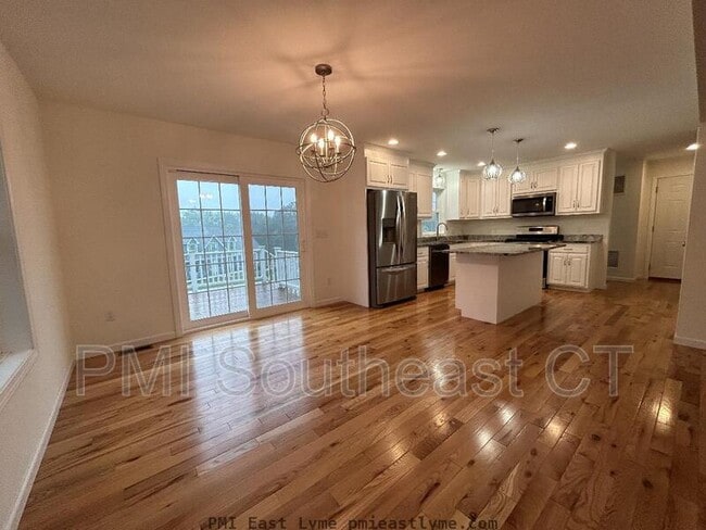 Building Photo - 23 Quakertown Mdws