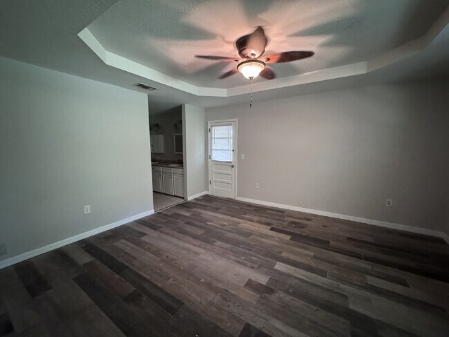 Building Photo - Charming 3-Bedroom Home with Bonus Room on Spacious Lot – Lake City