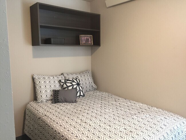 Interior Photo - 306 E Clark St