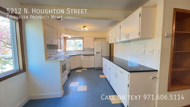 Building Photo - 5212 N Houghton St