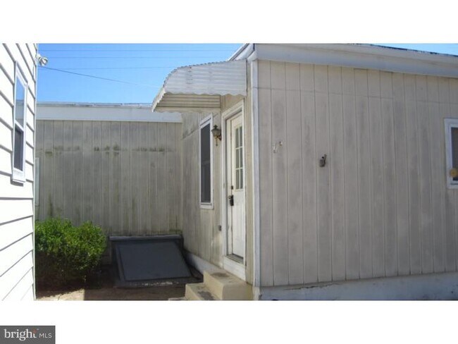 Building Photo - 169 Bate Ave