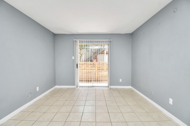 Building Photo - 5959 Bonhomme Rd