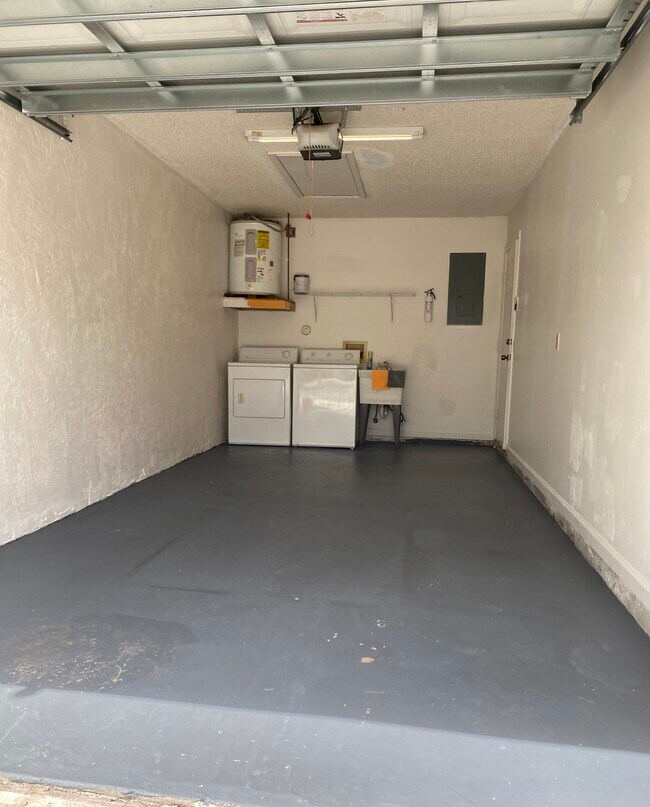 Building Photo - 1098 Crassula Ct