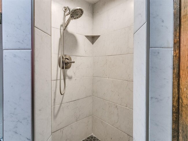 Building Photo - 1213 Westbrooke Terrace