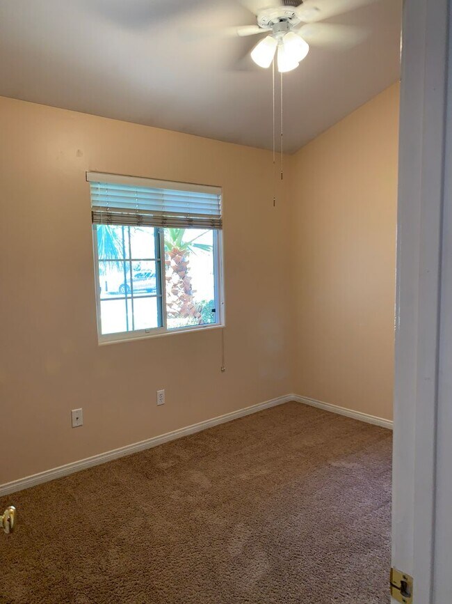 Building Photo - 5404 El Palacio Dr