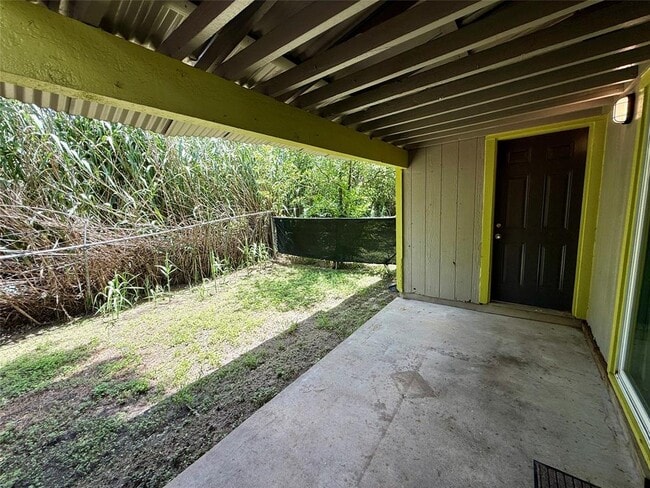 Building Photo - 1203 Southport Dr