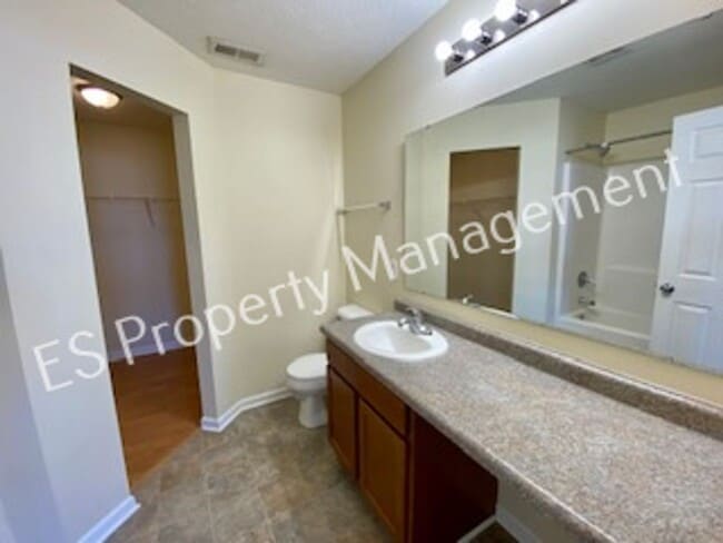 Building Photo - Beautiful 4 Bedroom 2.5 Bath 2 story home in Wildwood Farms on Indy's Southeast side!