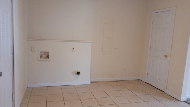 Building Photo - Save big money on this nice 2BR home!