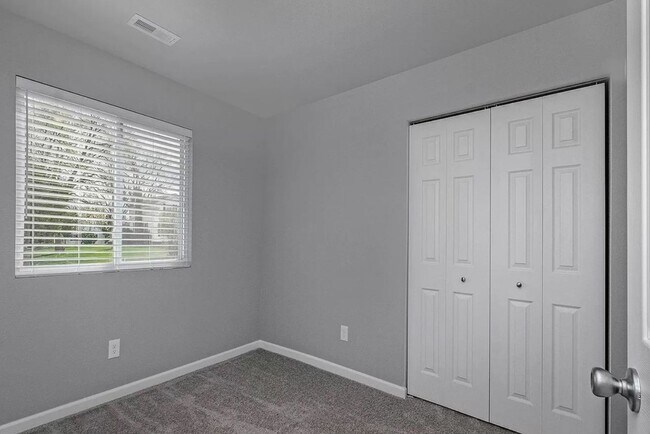 Building Photo - Wonderful Newer Condo for Lease
