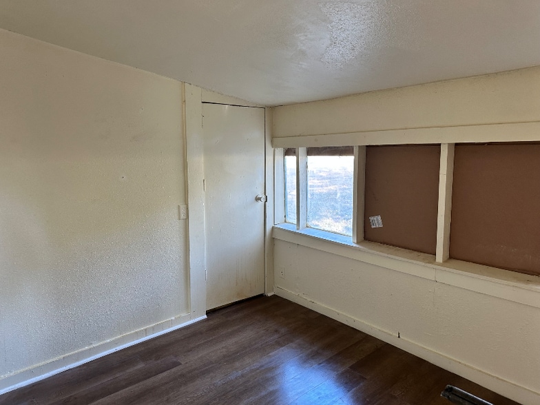 Building Photo - 1301 S State Line Ave