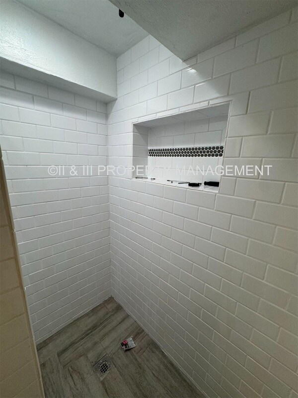 Building Photo - 5215 N Wayne Ave