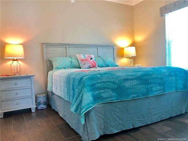 Building Photo - 163 NE Buoy Dr