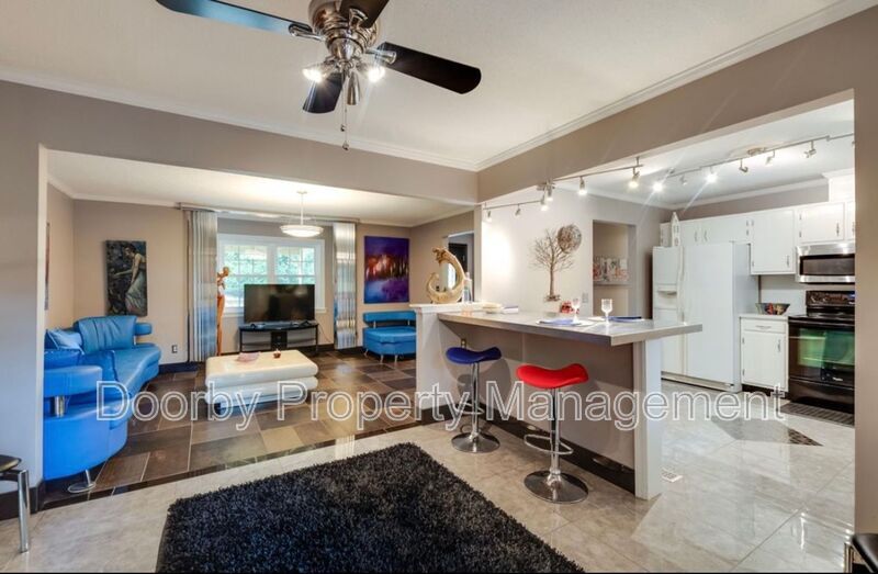 Building Photo - 4557 Ravenwood Dr N