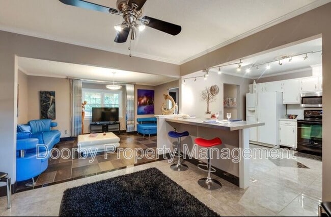 Building Photo - 4557 Ravenwood Dr N
