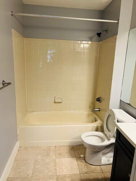 Building Photo - 1914 Aspen Dr